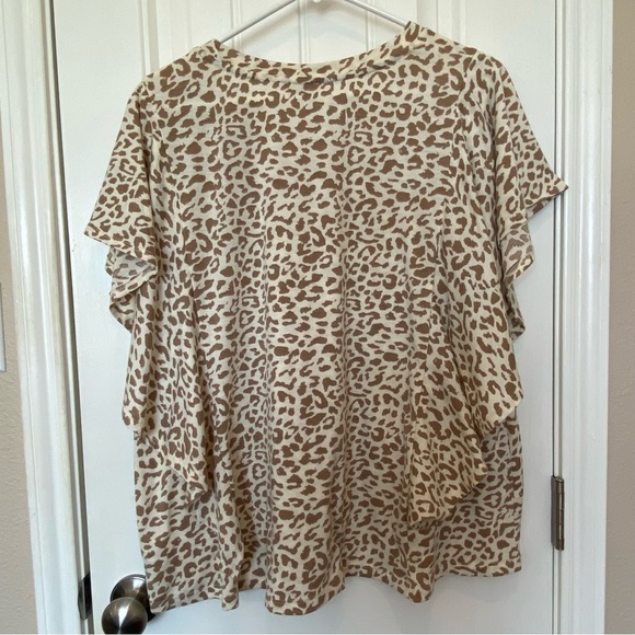 Umgee Leopard Blouse with Floral Embroidery Women’s Size Medium - Picture 7 of 9